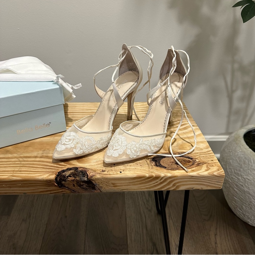 Bella Belle Anita Ivory Lace Heels Size 7.5